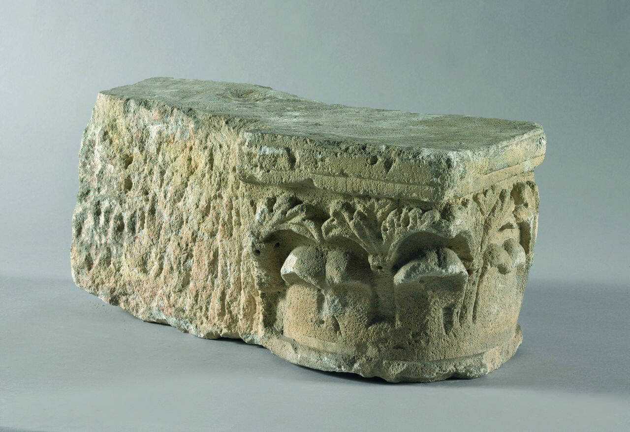 Capitello angolare (capitello angolare) di Scultore - ambito lombardo (fine-prima metà sec. XIII sec. XII)