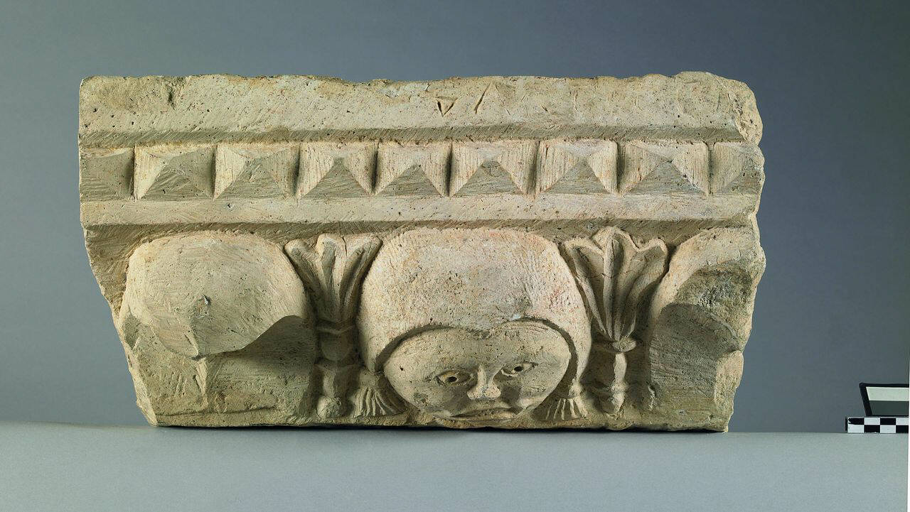 Capitello con testa umana (capitello) di Scultore - ambito lombardo (fine-prima metà sec. XIII sec. XII)