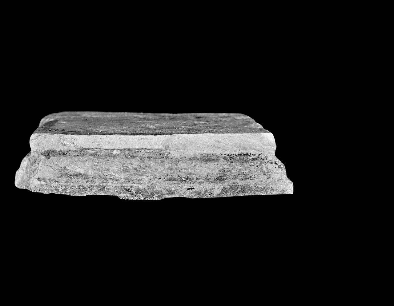 Base di pilastro o base d'imposta? (base di pilastro? base d'imposta?) di Scultore - ambito lombardo (fine-prima metà sec. XIII sec. XII)