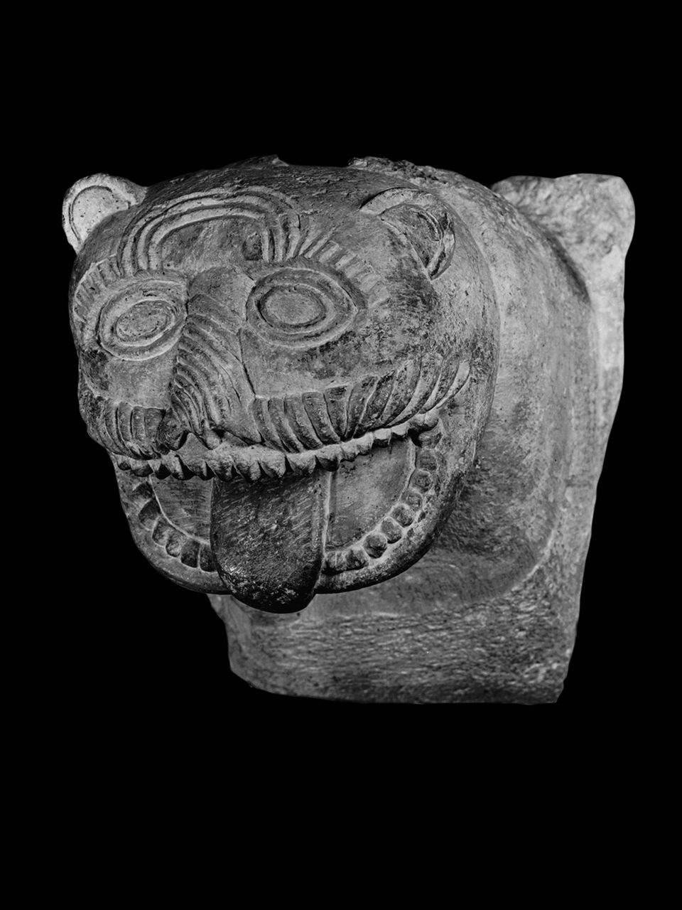 Mensola con protome animale (mensola?) di Scultore - ambito lombardo (prima metà sec. XII)