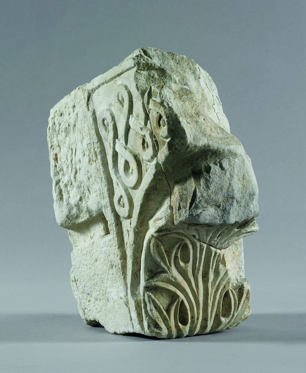 Mensola, frammento di (mensola, frammento di) di Scultore - ambito lombardo (prima metà sec. VIII)