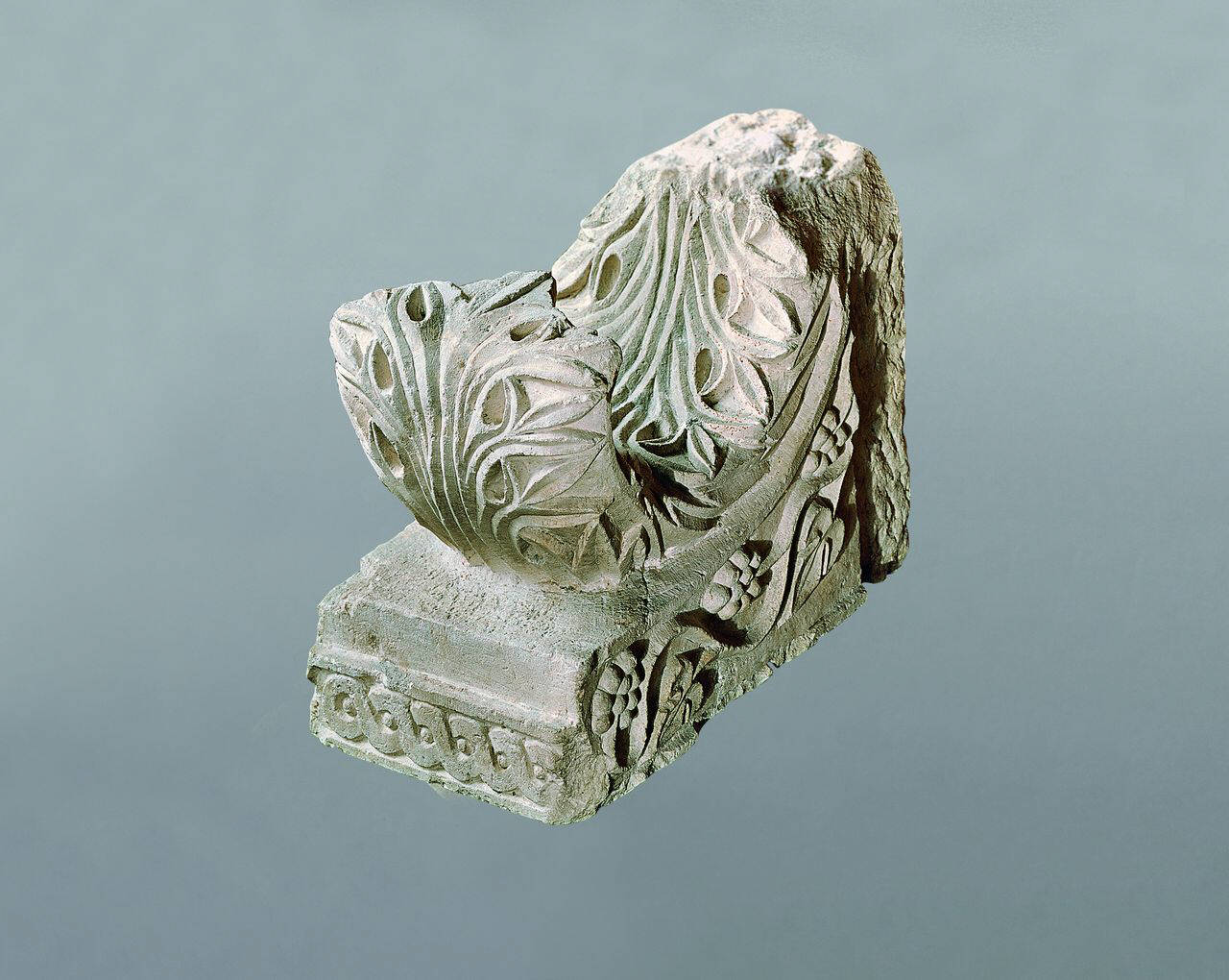 Mensola con foglia aggettante (mensola) di Scultore - ambito lombardo (prima metà sec. VIII)