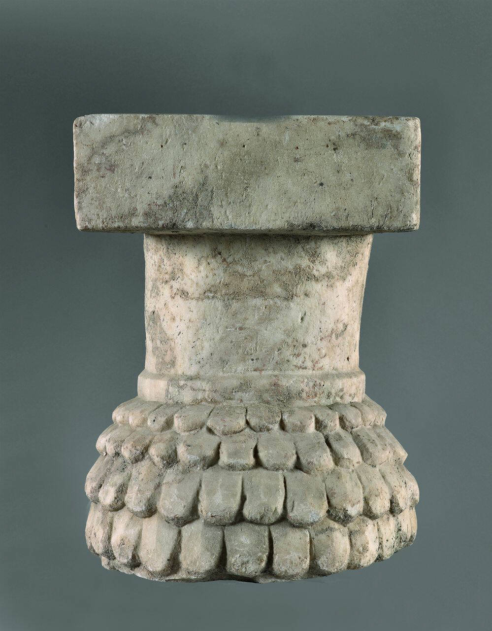 Elemento architettonico: pigna? (elemento architettonico, parte di) di Scultore - ambito lombardo (fine/inizio sec. XI)