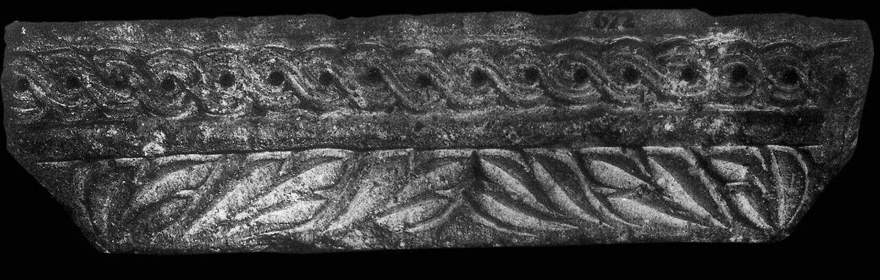 Base d'imposta, a due ordini con treccia e foglie trilobe (pulvino) di Scultore - ambito lombardo (fine sec. XI)