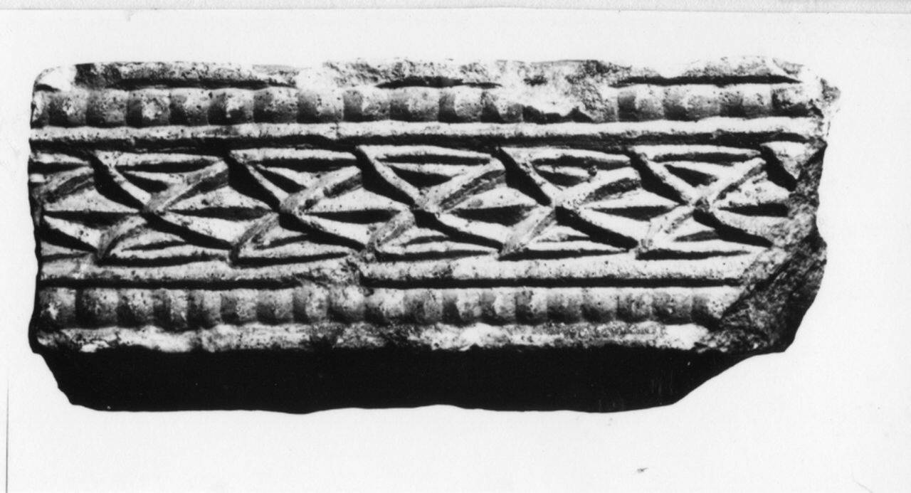 Stipite, parte di (stipite, frammento di) di Scultore - ambito lombardo (prima metà sec. VIII)