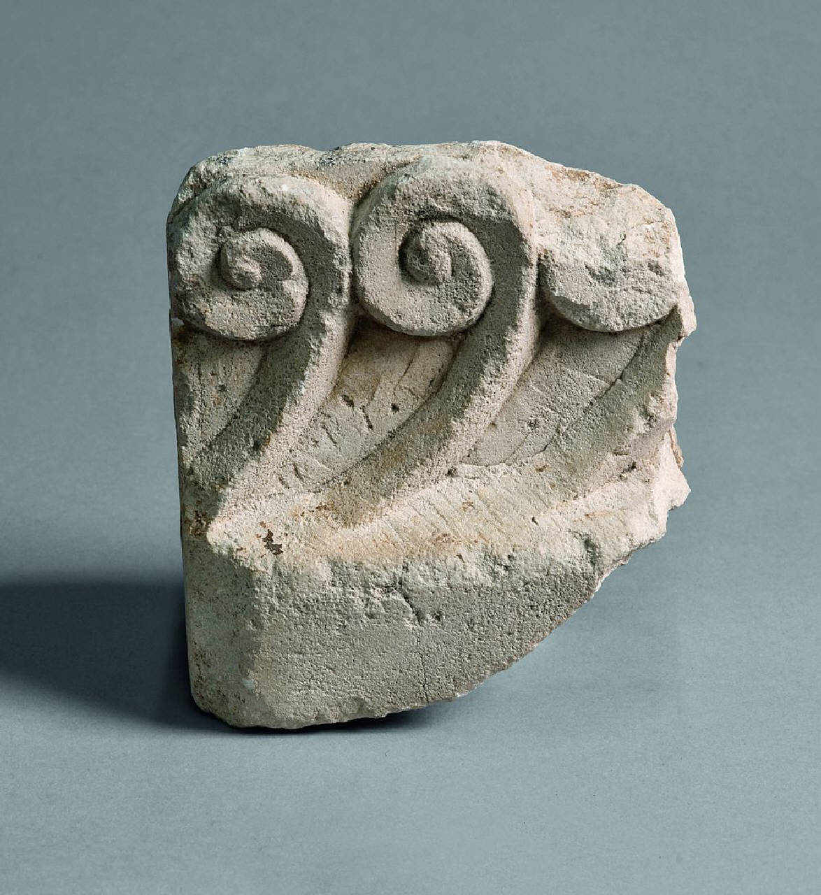 Frammento di cornice decorata (cornice, frammento di) di Scultore - ambito lombardo (fine/inizio sec. VIII)