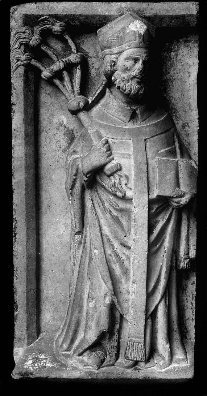 Sant'Ambrogio stante (sarcofago ?, elemento di) di Scultore - ambito lombardo (seconda metà sec. XIV)