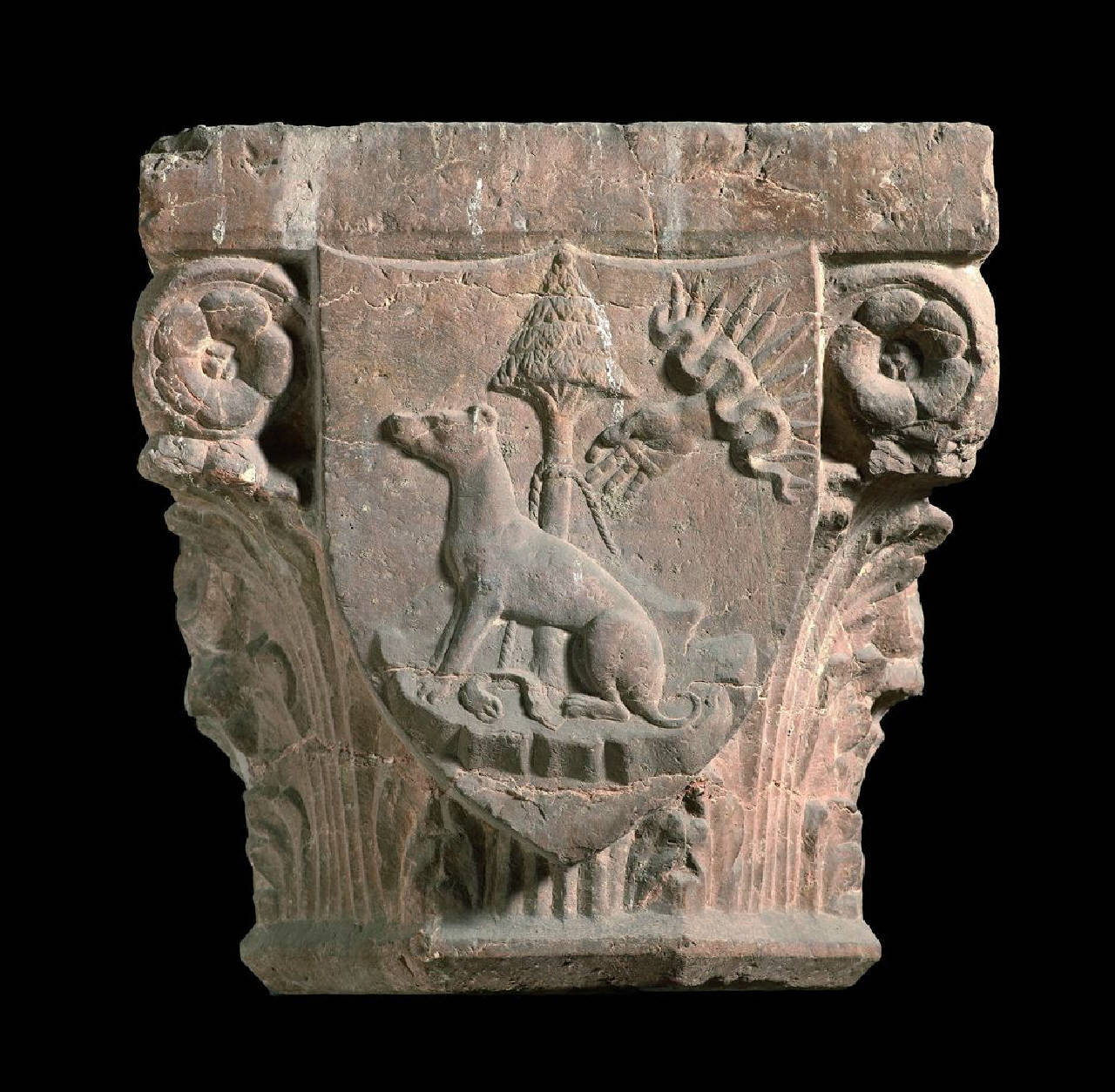 Capitello a base ottagonale con due scudi: emblema di Tristano Sforza, stemma Imbonati (capitello) di Scultore - ambito lombardo (terzo quarto; sec. XVII sec. XV)