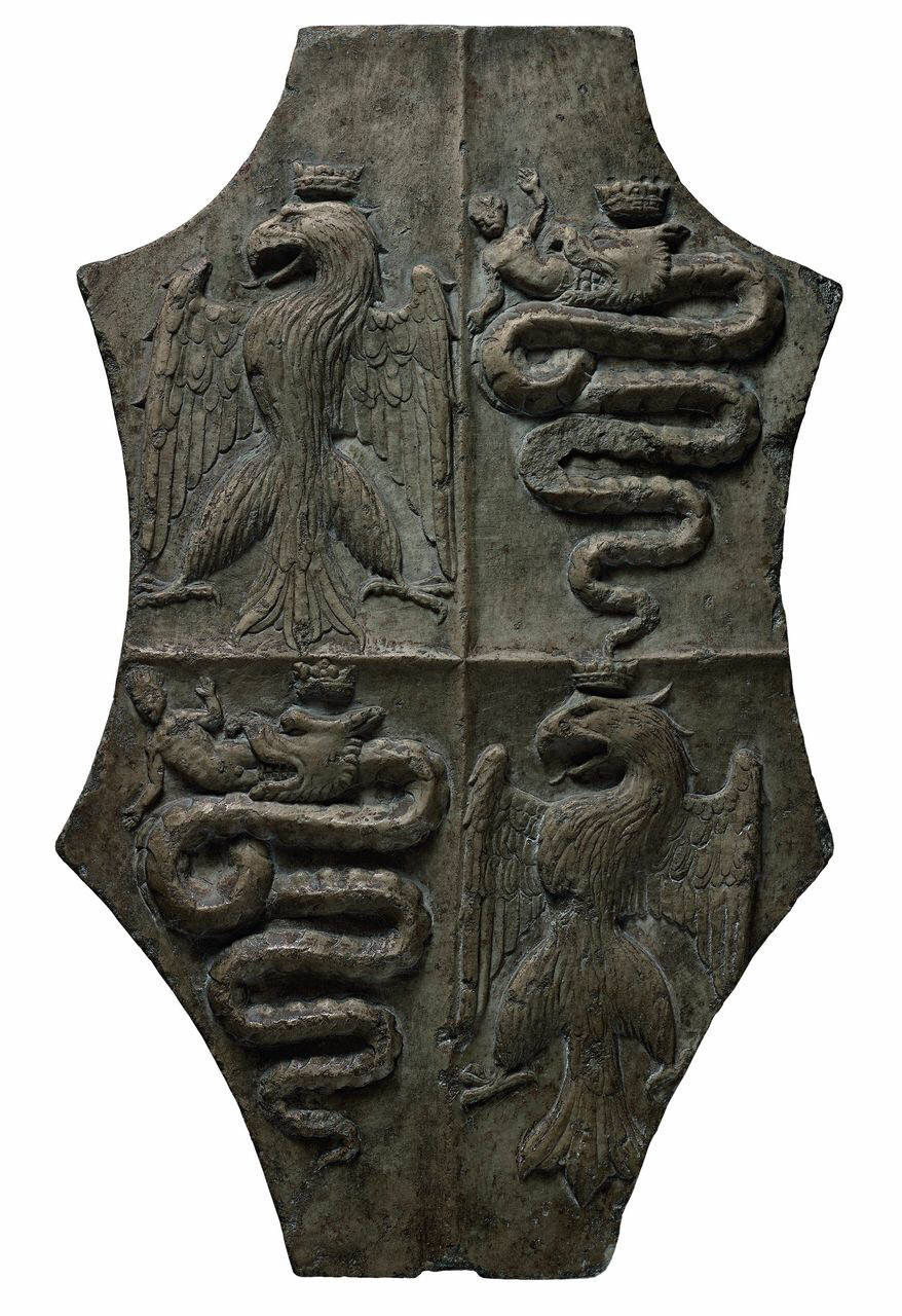 Scudo a testa di cavallo: ducale Visconti Sforza (lastra, mistilinea, rilievo) di Briosco, Benedetto (bottega) (ultimo quarto sec. XV)