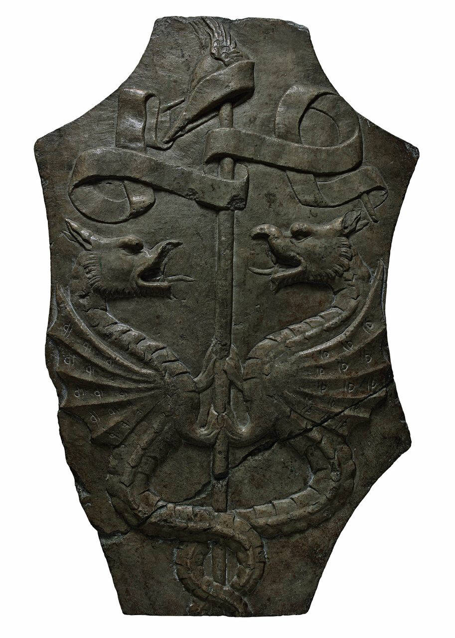 Scudo a testa di cavallo: impresa del caduceo tra due grifoni (lastra mistilinea, rilievo) di Briosco, Benedetto (bottega) (ultimo quarto sec. XV)