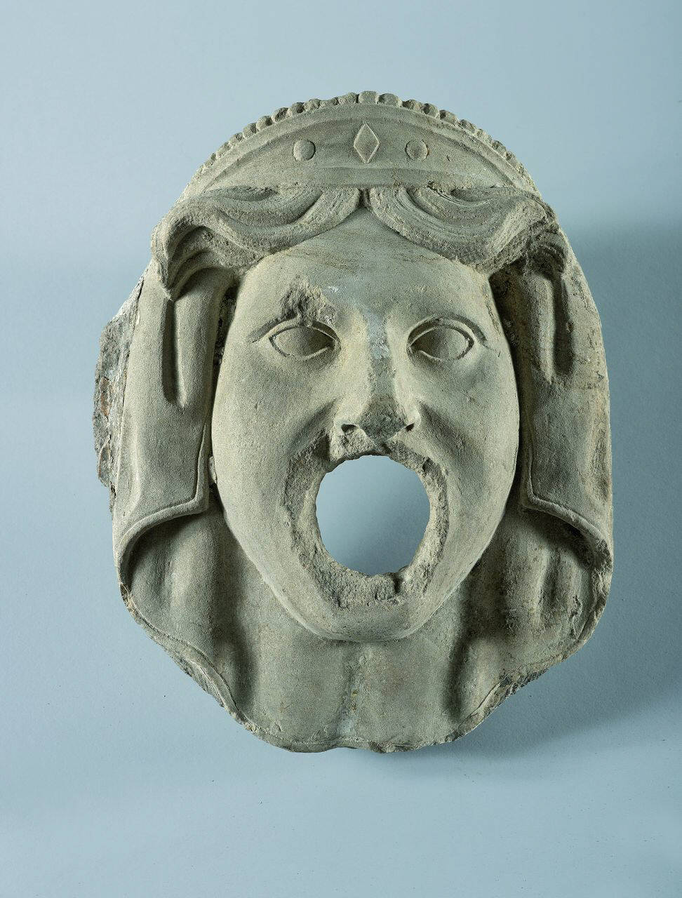 Mascherone femminile (testa, rilievo) di Scultore - ambito lombardo (fine/ inizio sec. XVIII)
