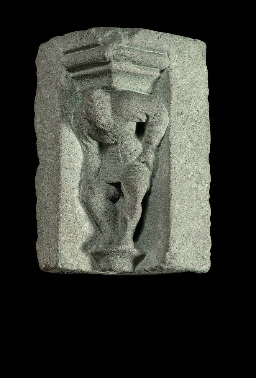 Peduccio angolare con cariatide (peduccio) di Maestri Caronesi (secondo quarto sec. XV)