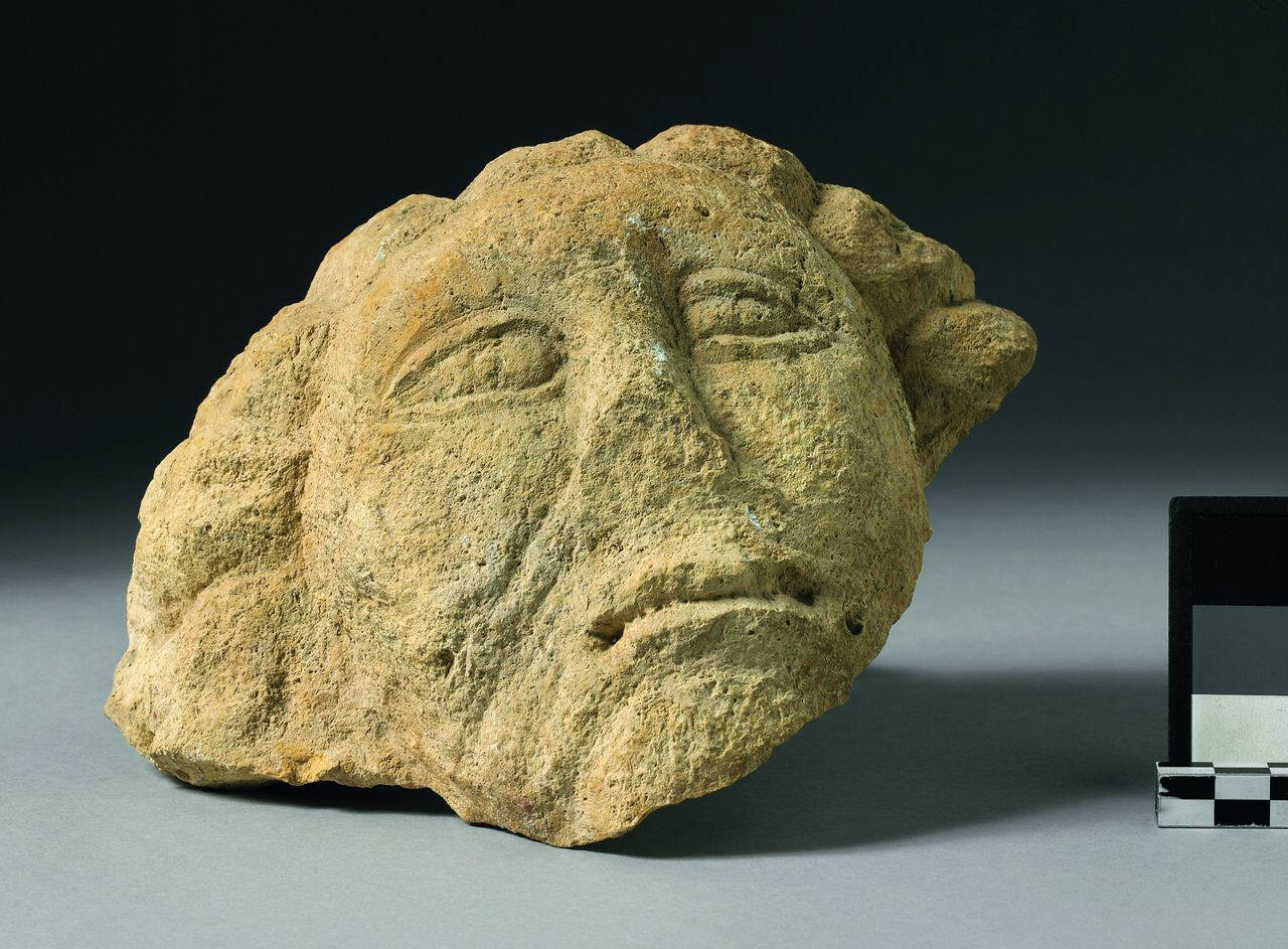 Testa femminile frammentaria e non finita (testa, parte di) di Scultore - ambito lombardo (prima metà sec. XIII)