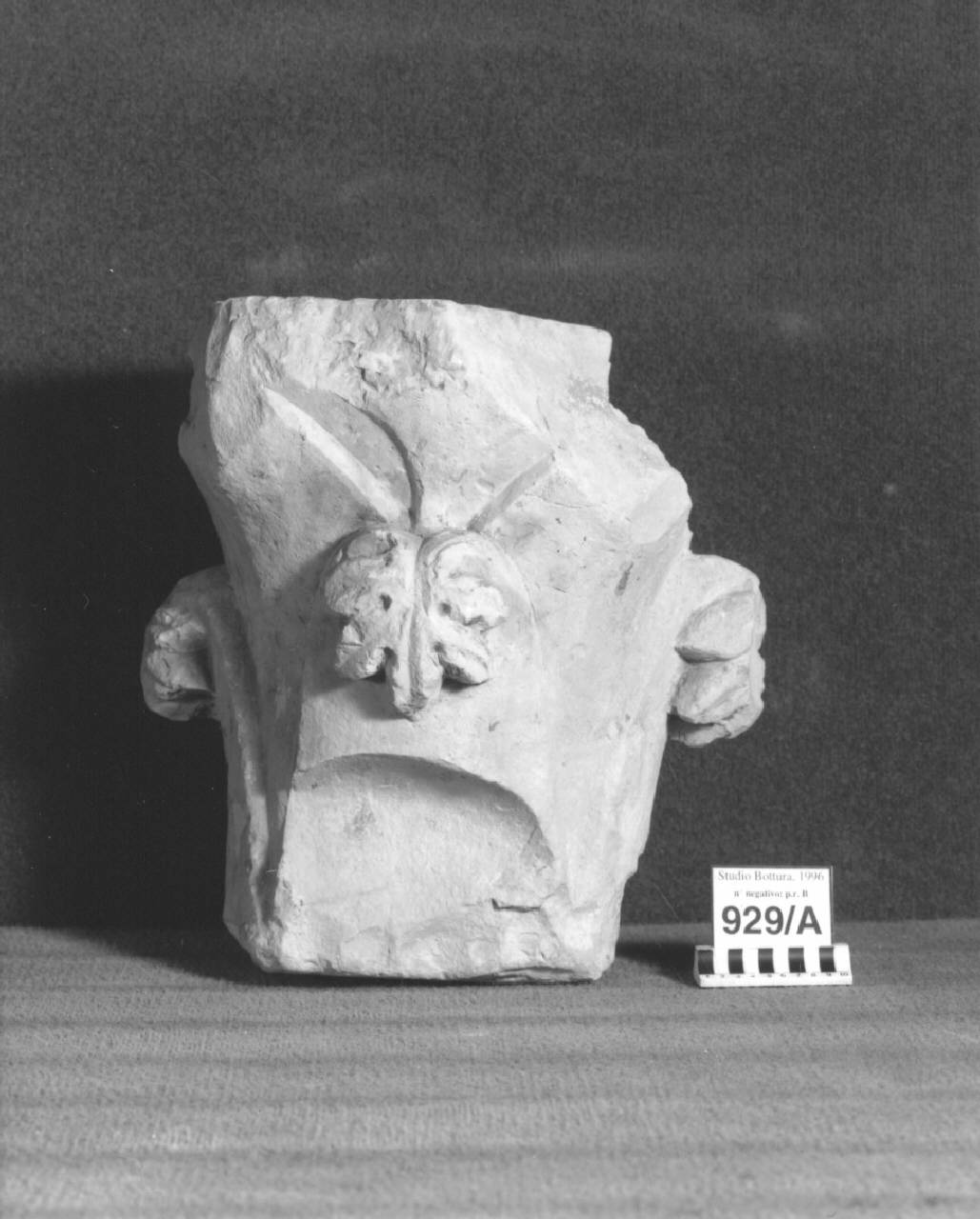 Capitello da santa Tecla (capitello) di Scultore - ambito lombardo (seconda metà sec. XIV)