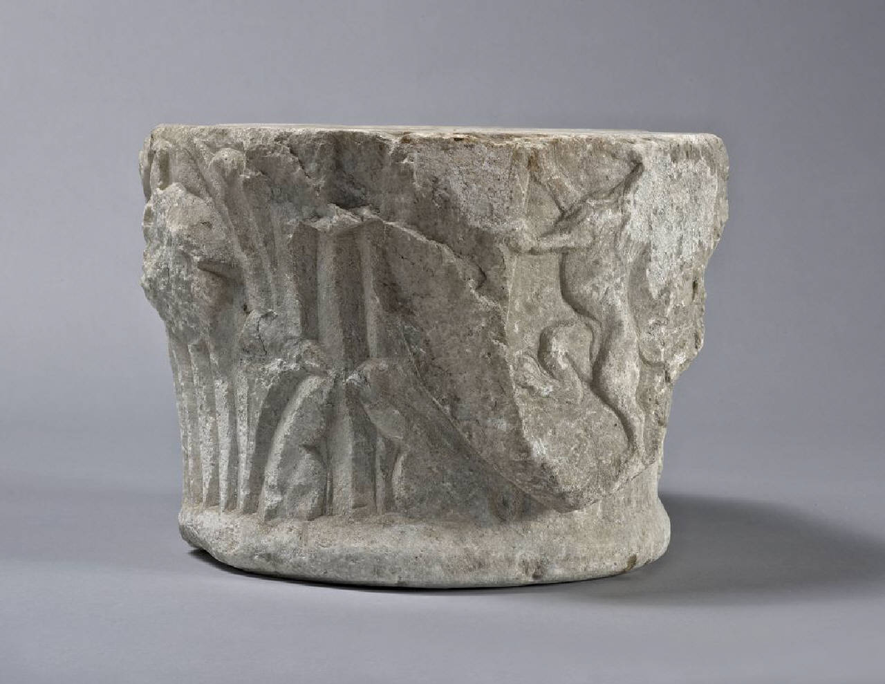 Capitello con due scudoi: famiglia SImonetta e Della Scala (capitello) di Scultore - ambito lombardo (terzo quarto sec. XV)