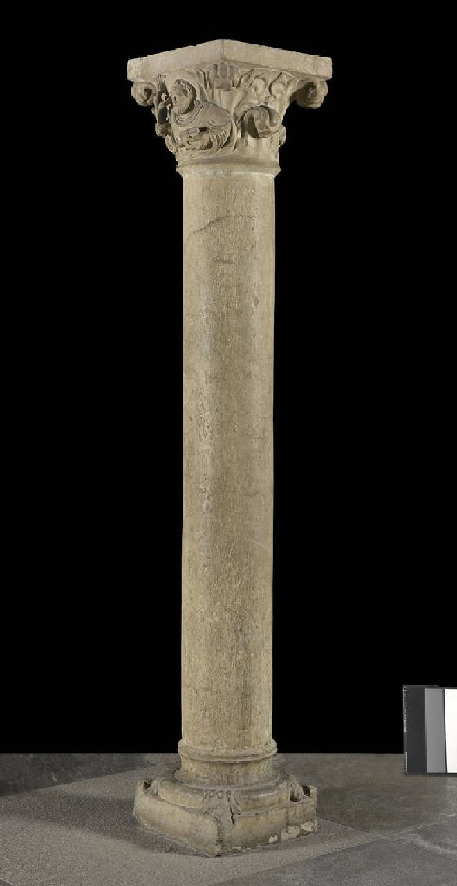 Base, colonna e capitello avente la Madonna con Bambino (base, colonna, capitello) di Jacopino da Tradate (scuola) (primo quarto sec. XV)