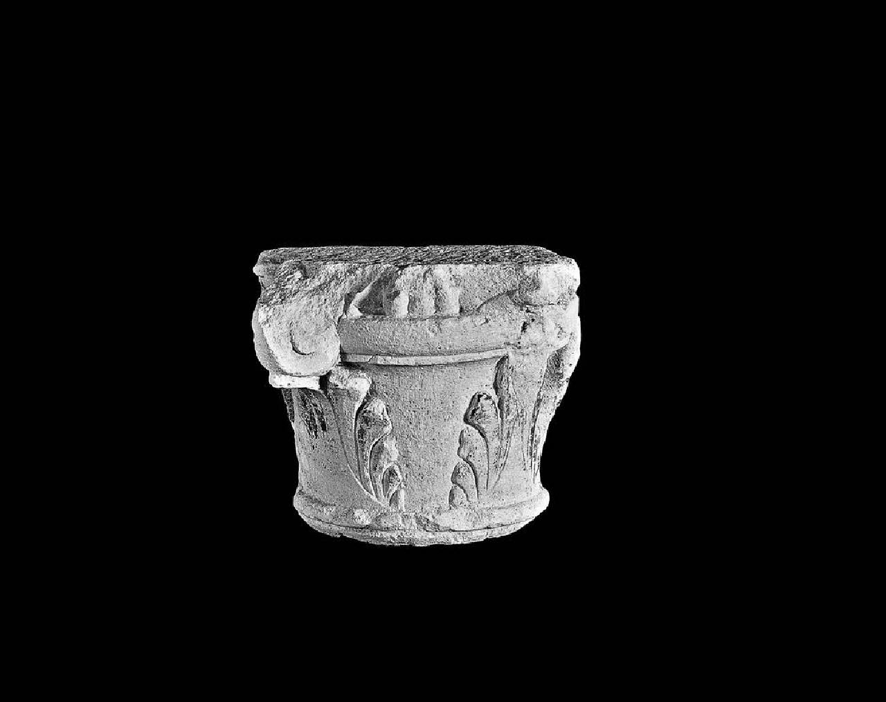 Capitello di semicolonna, in pendant (capitello di semicolonna) di Scultore - ambito lombardo (? sec. XV)