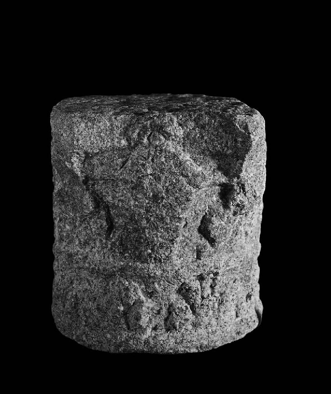 Capitello con quattro scudi a testa di cavallo aniconici (capitello) di Scultore - ambito lombardo (seconda metà sec. XV)