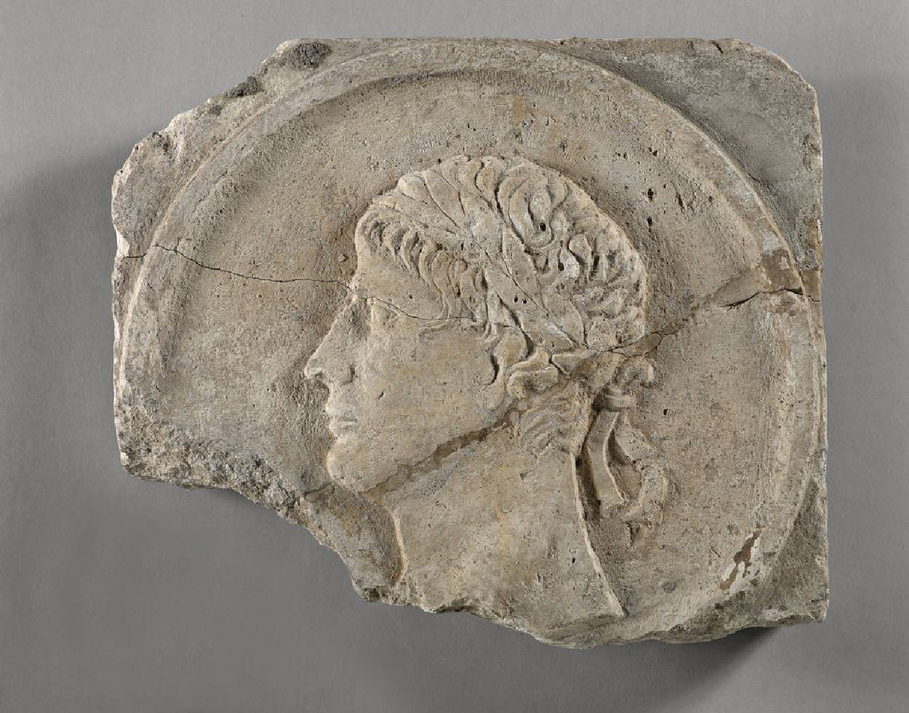 Medaglione con ritratto di imperatore di profilo (medaglione, parte di) di Scultore - ambito lombardo (ultimo quarto sec. XV)