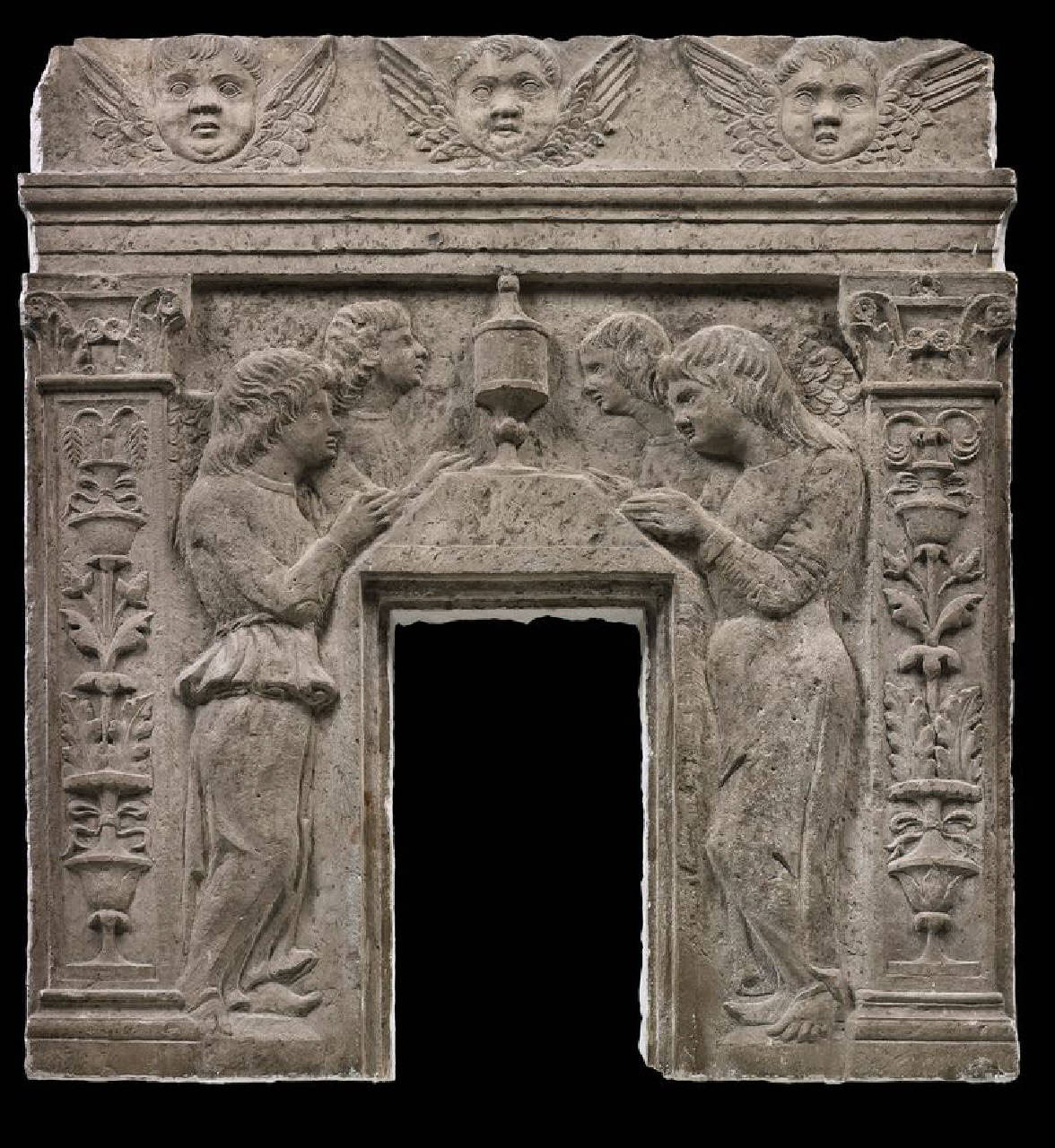 Fronte di ciborio con angeli adoranti una pisside (tabernacolo, parte di) di Scultore - ambito lombardo (fine sec. XV)