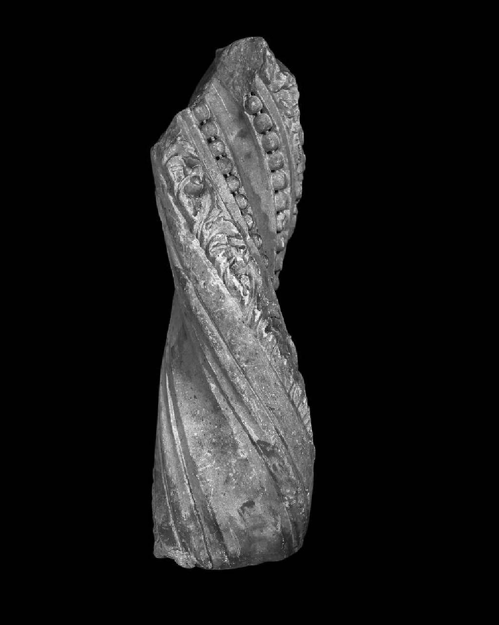 Rocchio di colonnina tortile decorata con perle (colonna a torciglione, frammento di) di Scultore - ambito lombardo (prima metà sec. XV)
