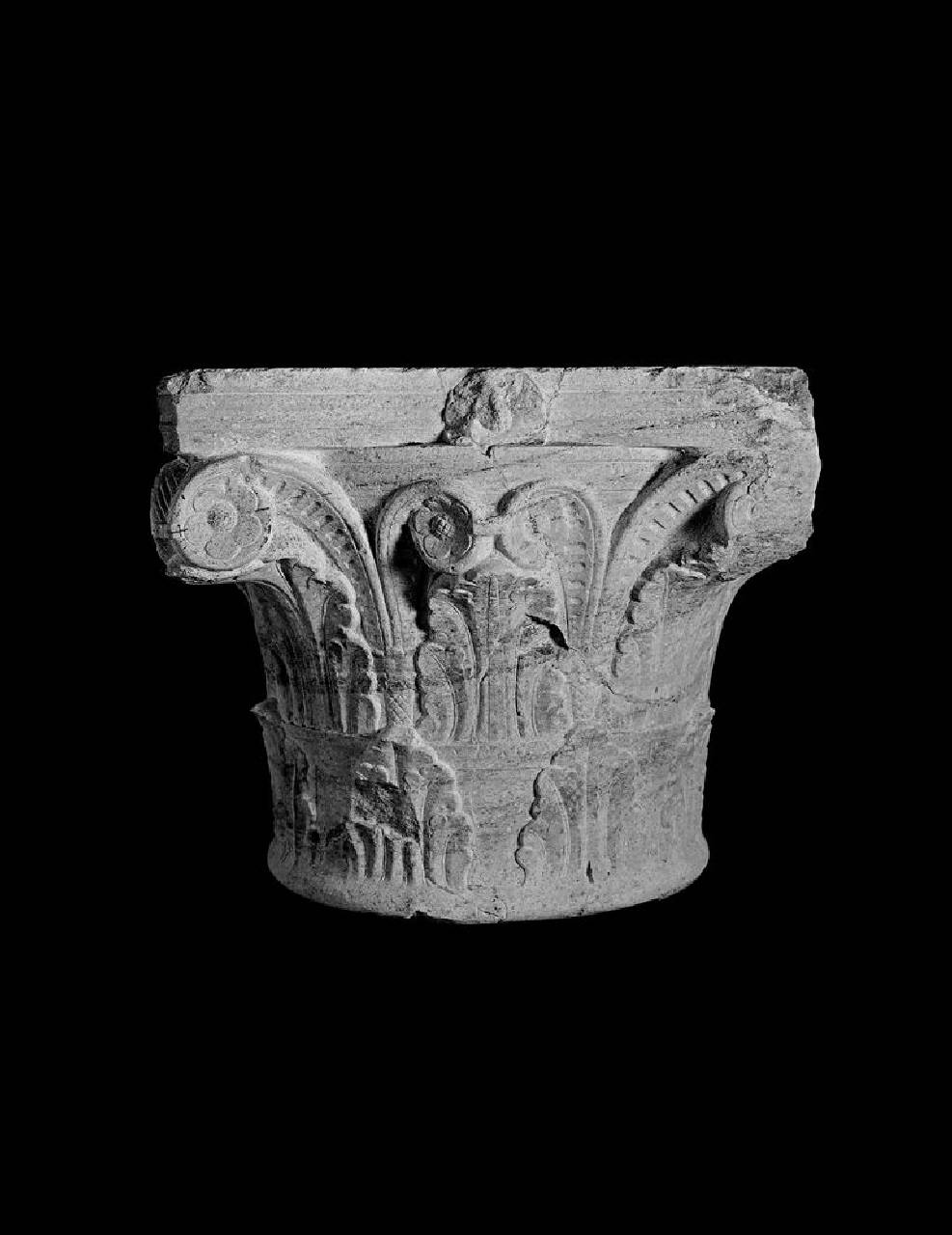 Capitello a foglie (capitello) di Scultore - ambito lombardo (ultimo quarto sec. XV)