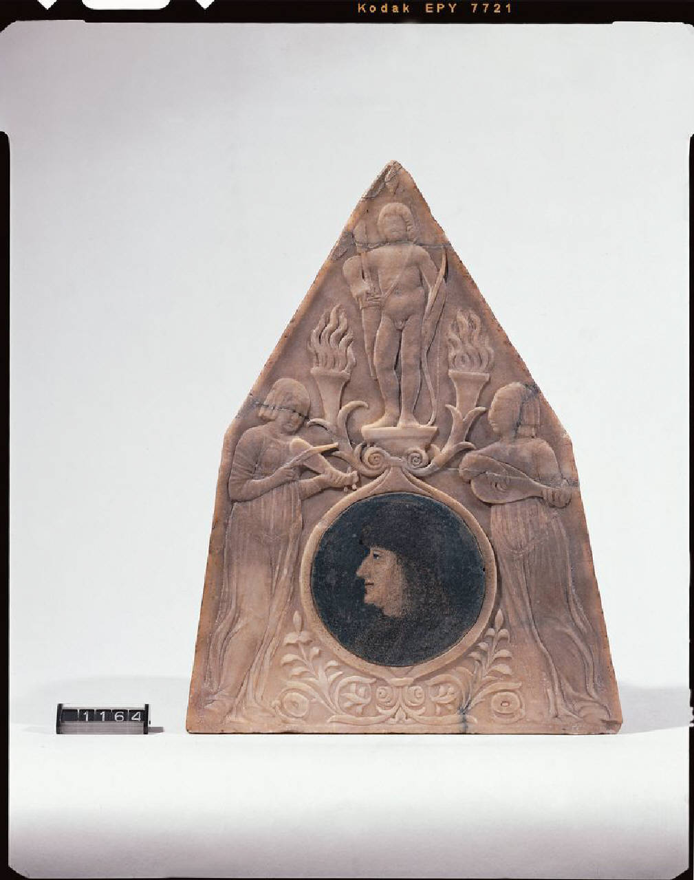 Soggetto allegorico con ritratto ritenuto di Ludovico il Moro (lastra pentagonale) di Scultore; Pittore - ambito lombardo (sec. XV)