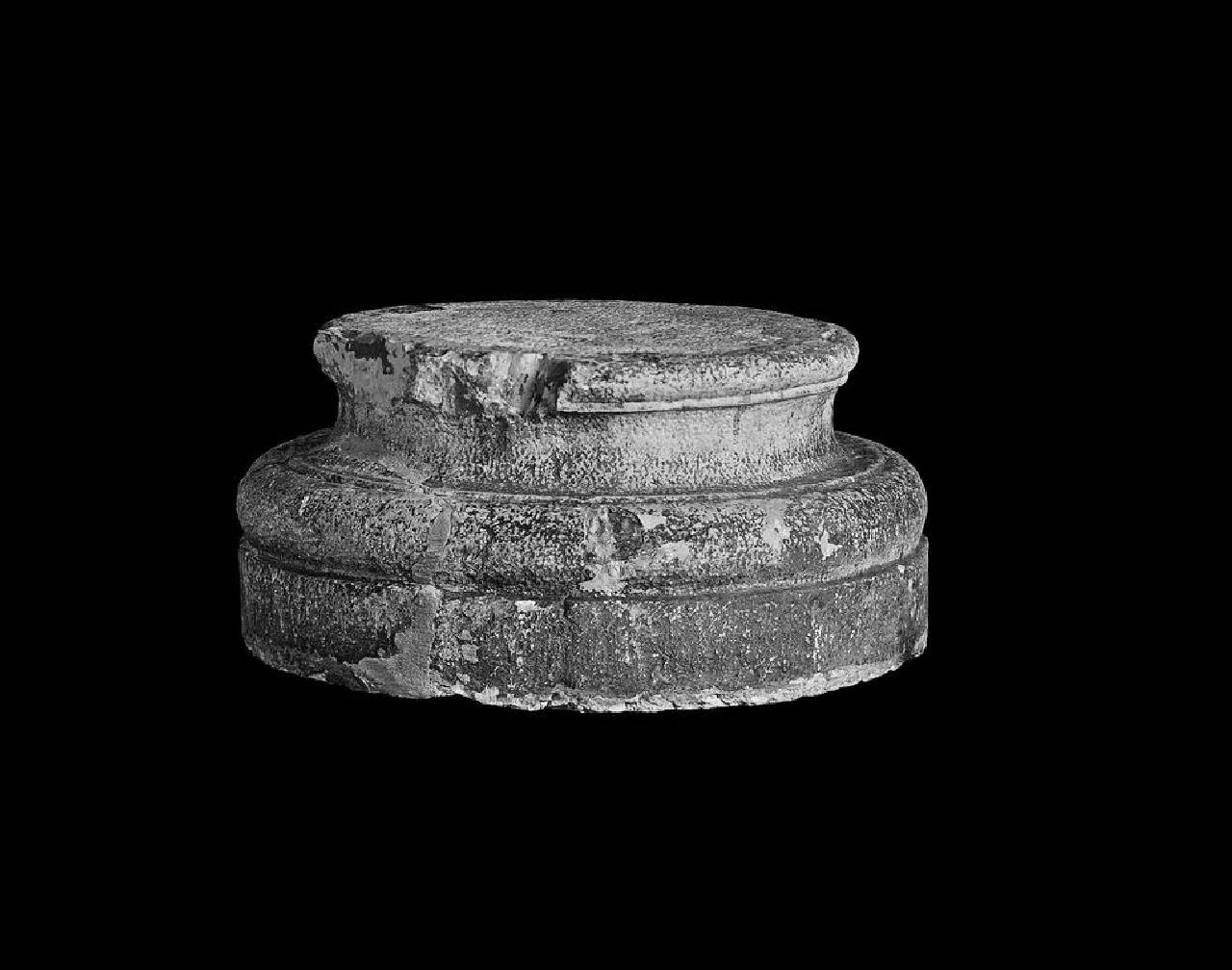 Base di colonna (base di colonna) di Scultore - ambito lombardo (seconda metà sec. XV)