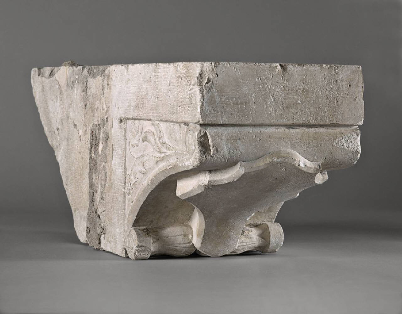 Mensola con scudo a testa di cavallo, aniconico in pendant (mensola) di Scultore - ambito lombardo (seconda metà sec. XV)