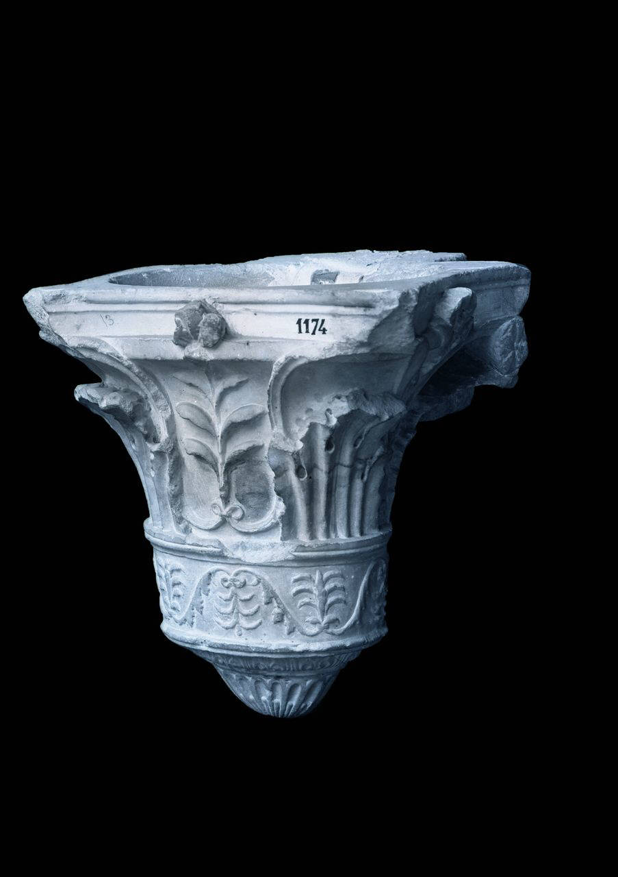 Acquasantiera, in pendant (acquasantiera) di Scultore - ambito lombardo (fine/ inizio sec. XV)