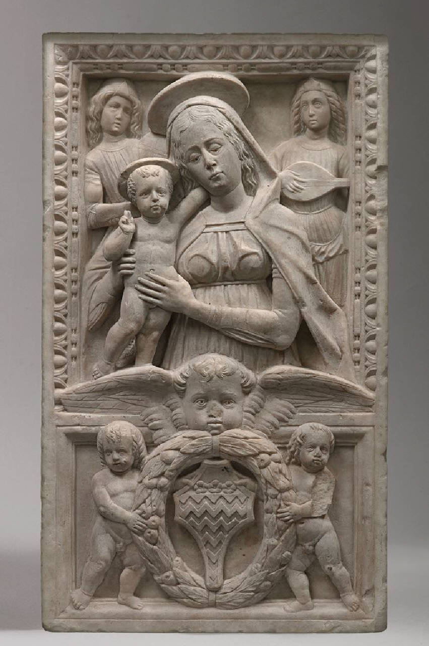 Madonna con Bambino fra angeli detta Madonna Pisani (lastra, altorilievo) di Rodari, Tommaso (fine sec. XV)