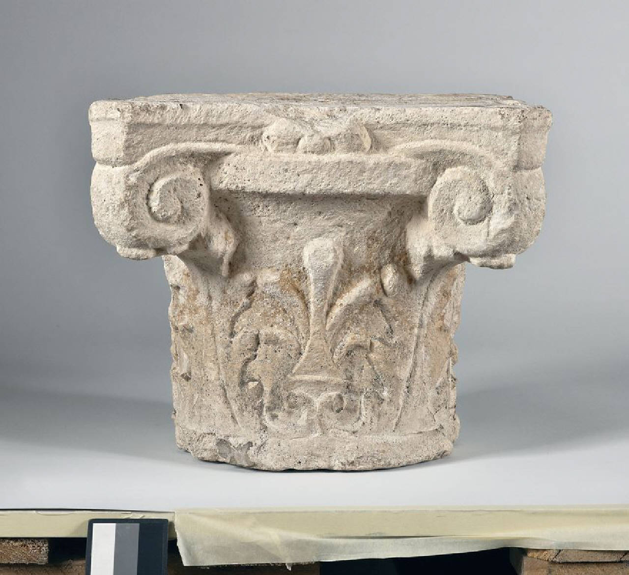Capitello a un ordine con decoro a palmette (capitello) di Scultore - ambito lombardo (sec. XVI)