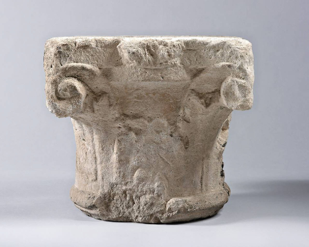 Capitello a foglie d'acanto (capitello) di Scultore - ambito lombardo (seconda metà sec. XV)