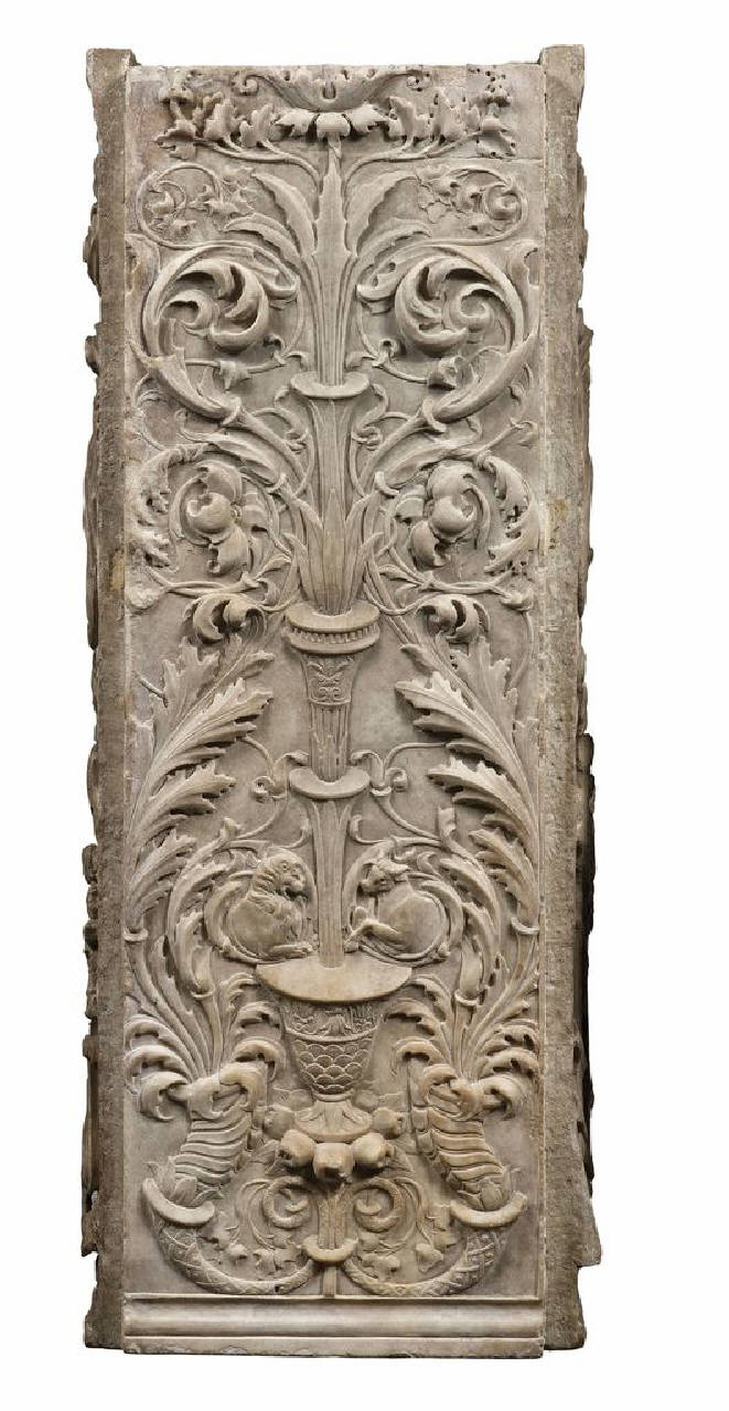 Lesena decorata a candelabra con toro e leone (lastra, rilievo) di Amadeo, Giovanni Antonio (seconda metà sec. XV)