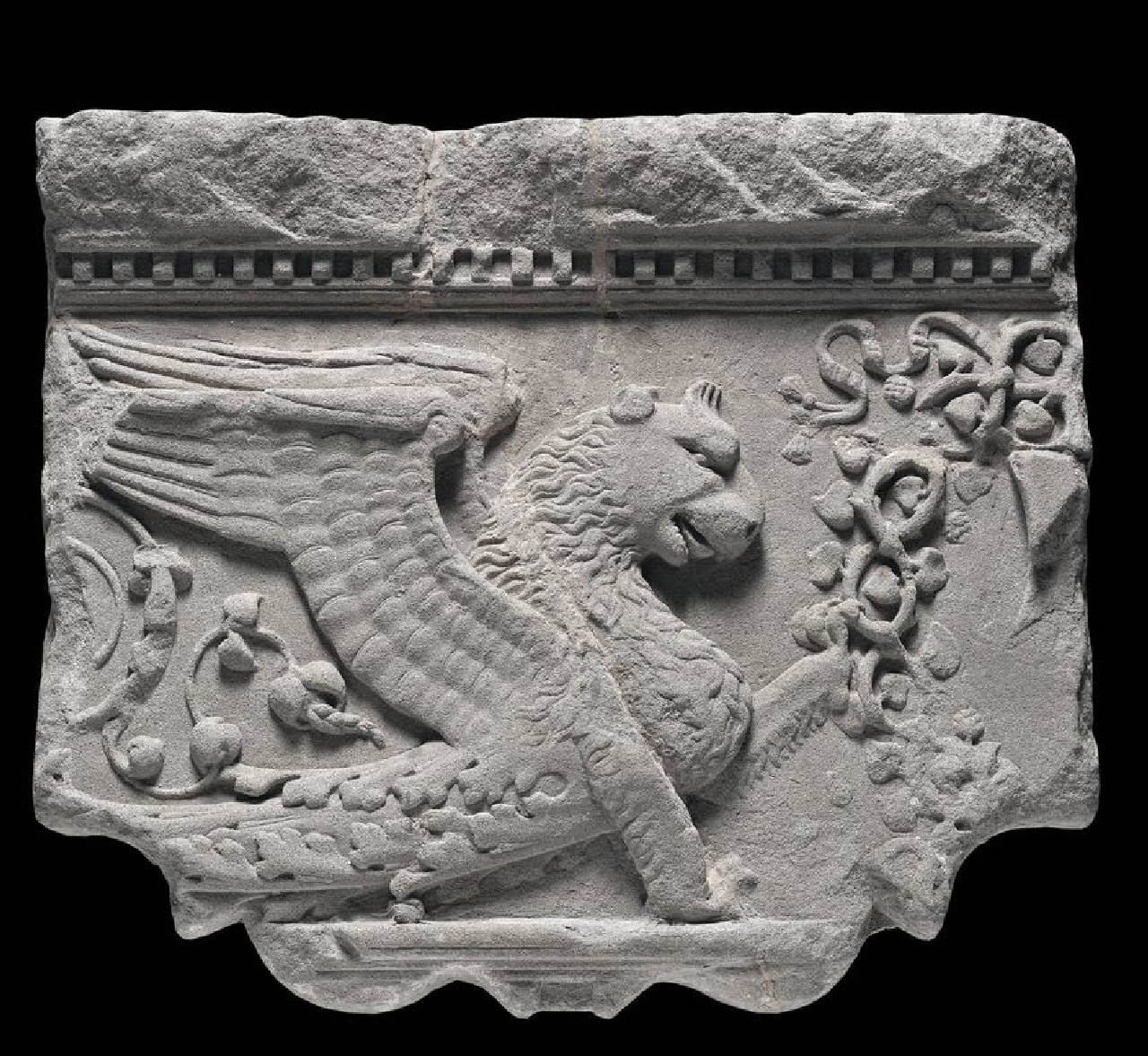 Architrave frammentaria con grifone e decori vegetali (architrave, parte di) di Scultore - ambito lombardo (sec. XVI)