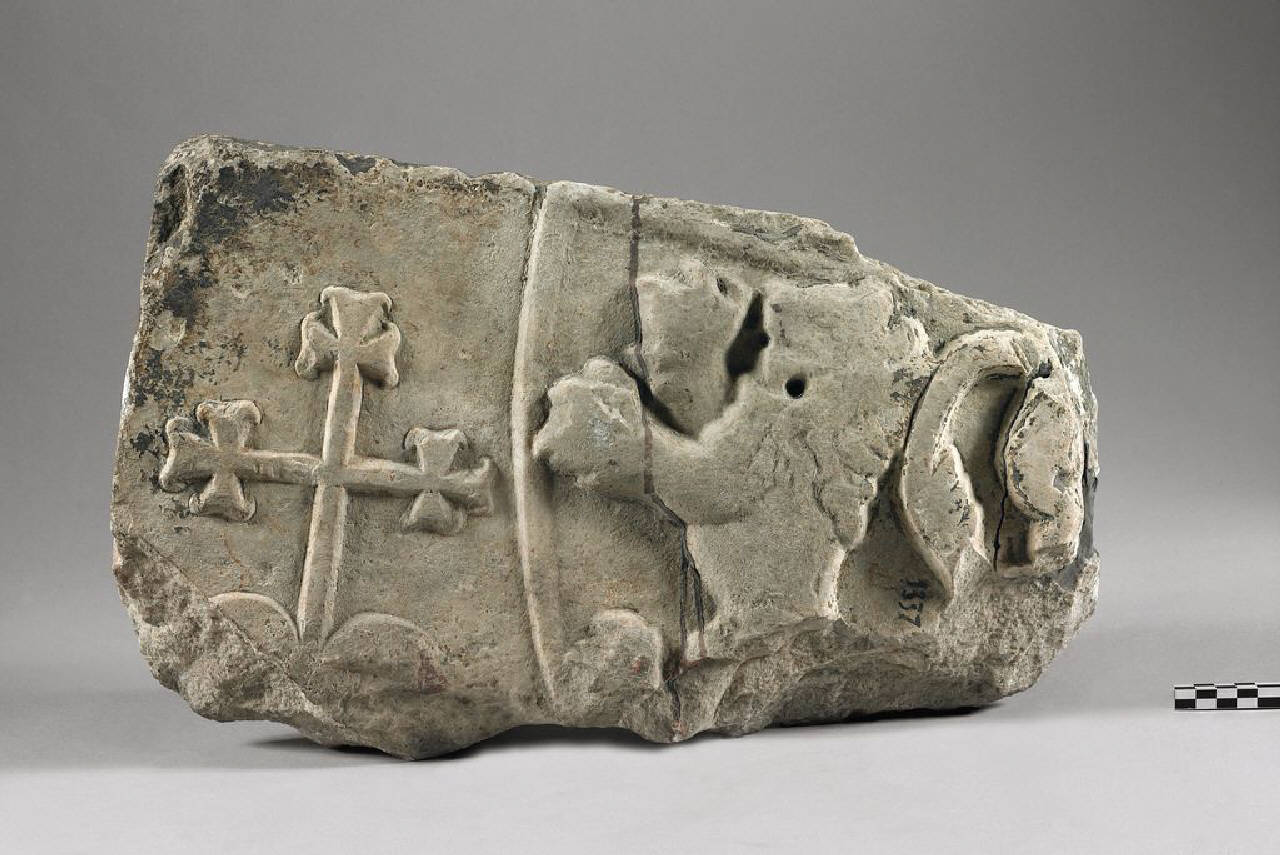 Stemma non attribuito, frammentario (stemma, frammento di) di Scultore - ambito lombardo (prima metà sec. XIV)