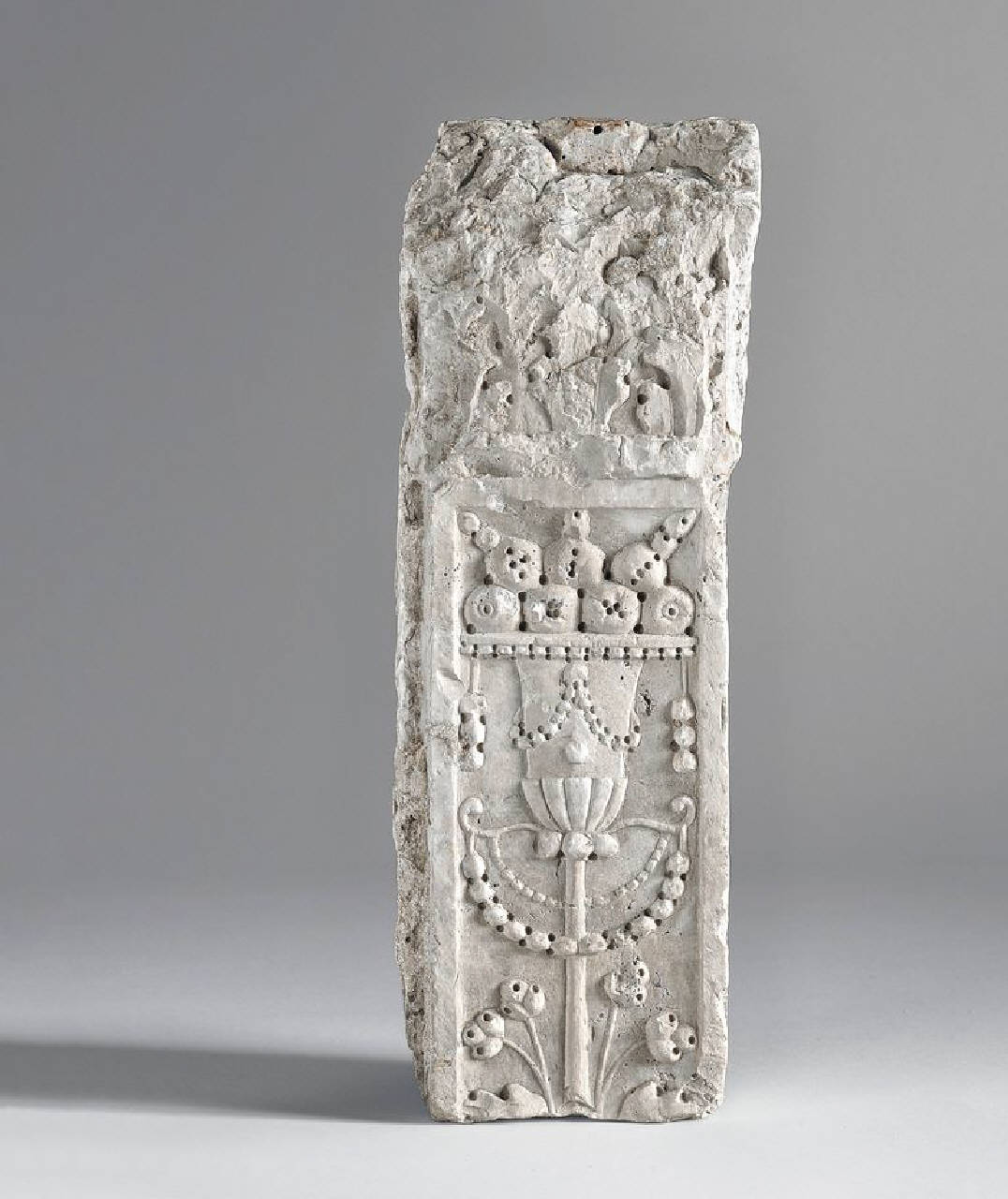 Lesena con candelabra terminante con bacche (lesena, parte di) di Scultore - ambito lombardo (ultimo quarto sec. XV)