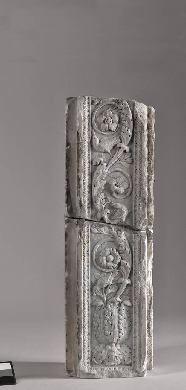 Parte di stipite con girali, in pendant (stipite, parte di) di Scultore - ambito lombardo (sec. XVI)