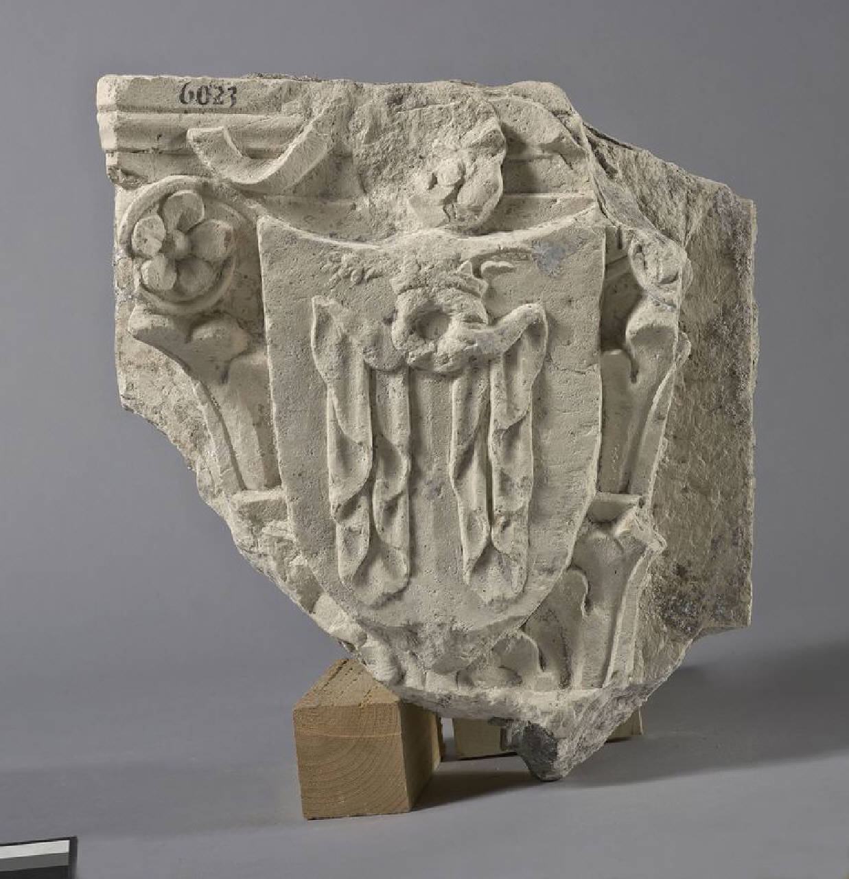Peduccio con impresa del "capitergium" (peduccio) di Scultore - ambito lombardo (terzo quarto sec. XV)