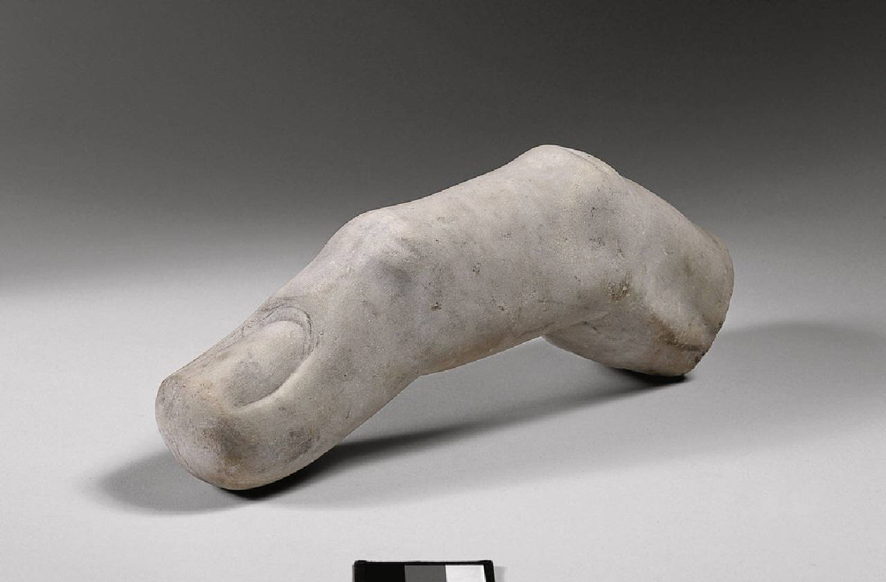 Dito di mano colossale (statua, frammento di) di Scultore - ambito lombardo (fine/inizio sec. II)