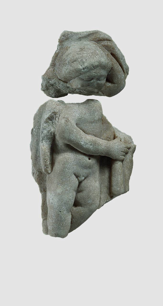 Erote dormiente, framentario (statua, frammenti di) di Scultore - ambito romano (fine/ inizio sec. I)