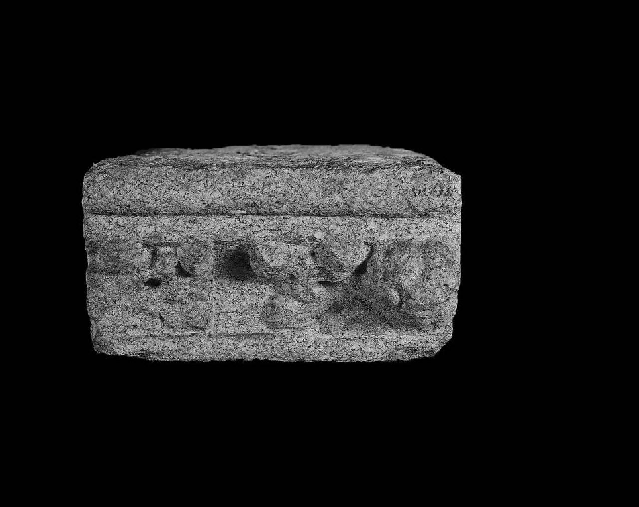 Cornice con cespi fogliacei, parte di tre elementi (cornice) di Scultore - ambito lombardo (terzo quarto sec. XV)