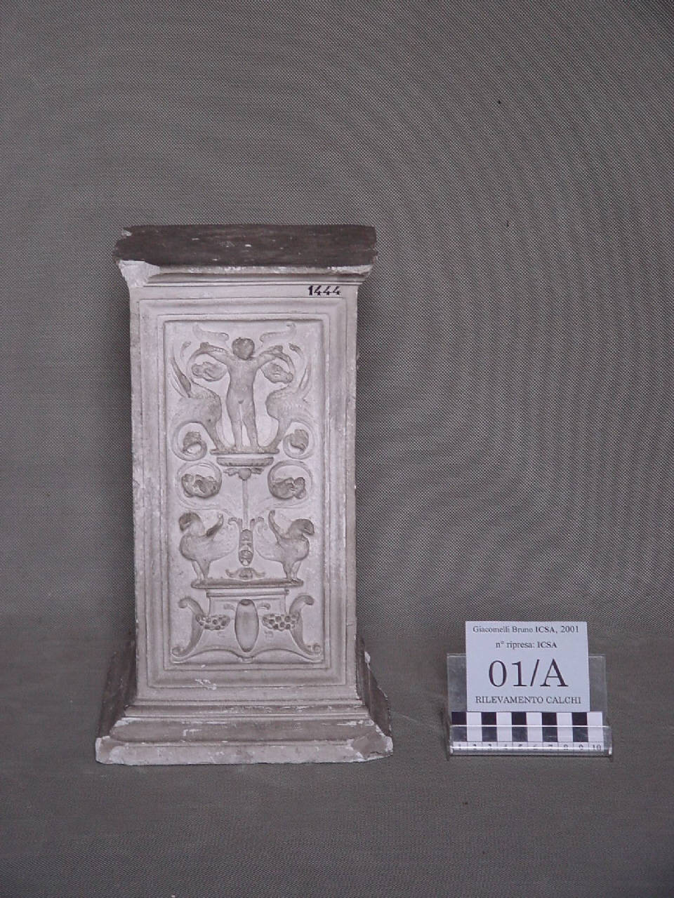 Calco del pilastrino dal monumento Birago? (pilastrino) di Pierotti, Pietro (terzo quarto sec. XIX)
