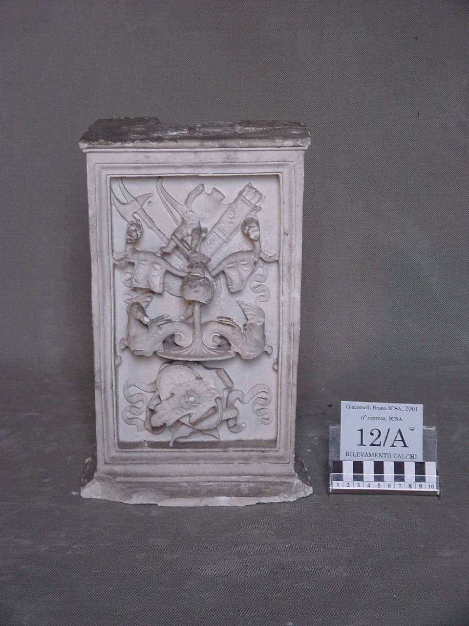 Calco di pilastrino con coppia di ippocampi del monumento di Gaston de Foix (pilastrino) di Pierotti, Pietro (terzo quarto sec. XIX)
