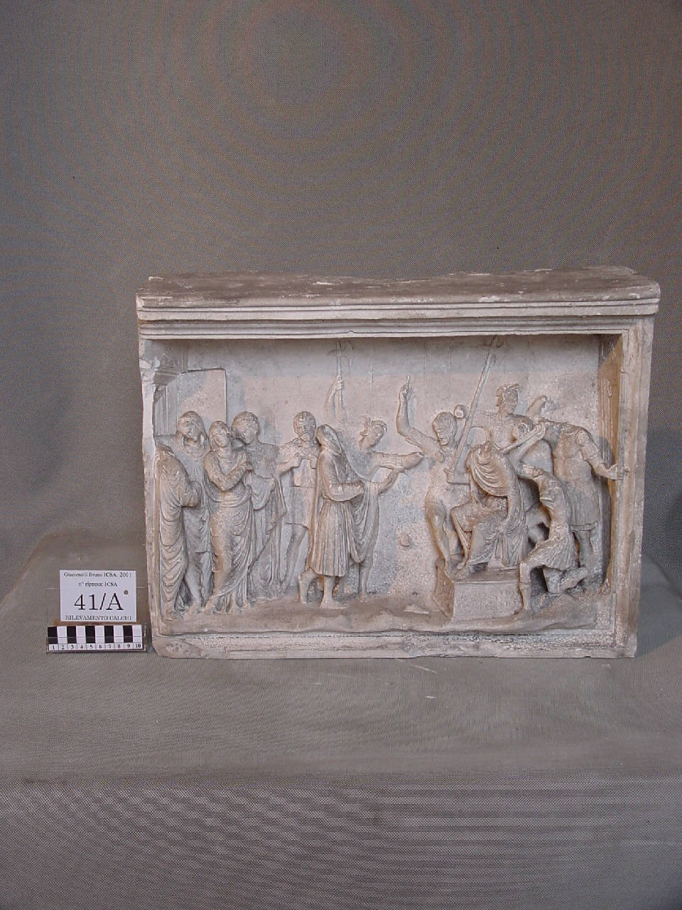 Calco di rilievo con le Storie della Passione di Cristo: Gesù davanti a Caifa (lastra, altorilievo) di Pierotti, Pietro (terzo quarto sec. XIX)