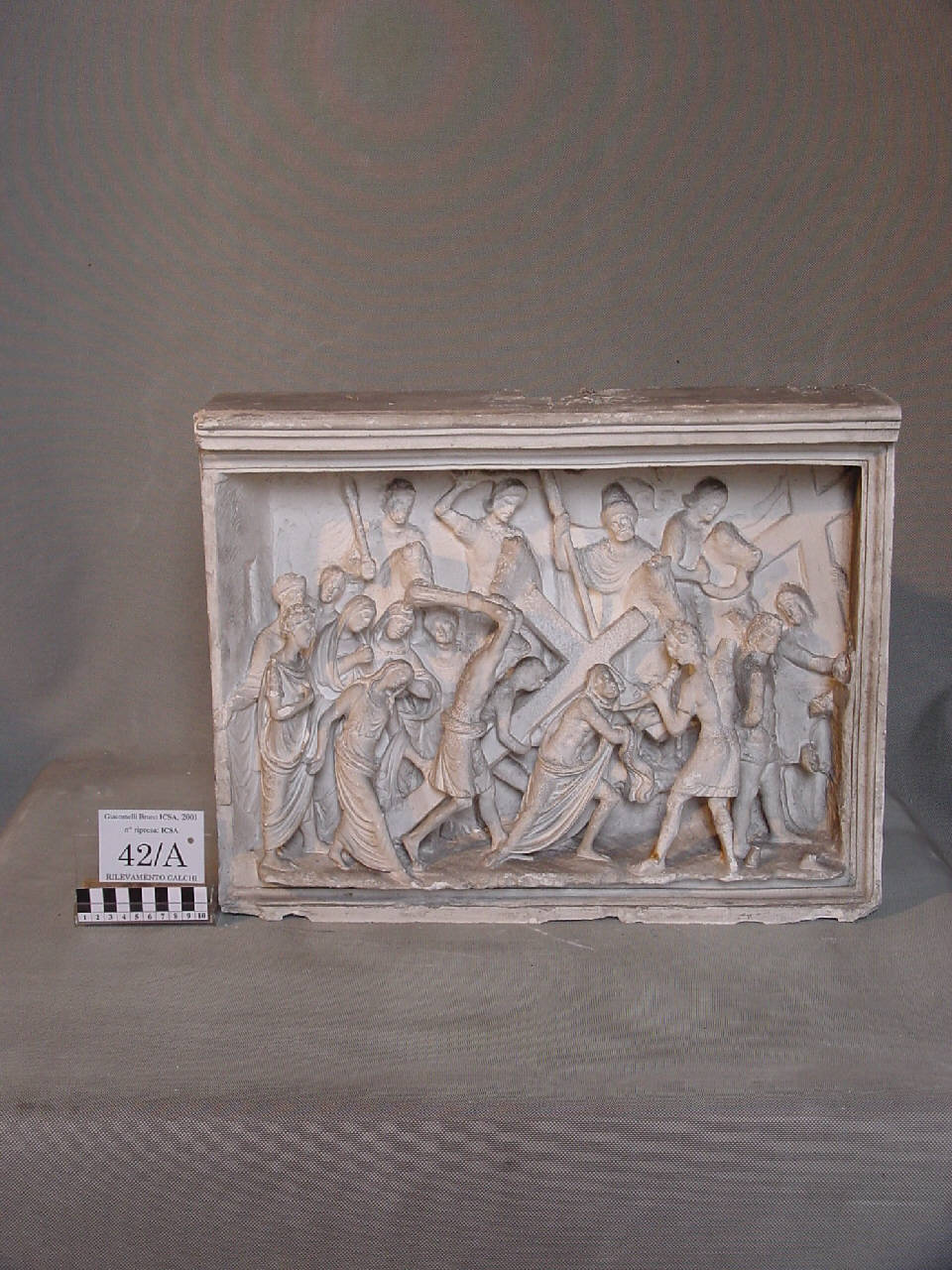 Calco di rilievo con le Storie della Passione di Cristo: Salita al Calvario (lastra, altorilievo) di Pierotti, Pietro (terzo quarto sec. XIX)