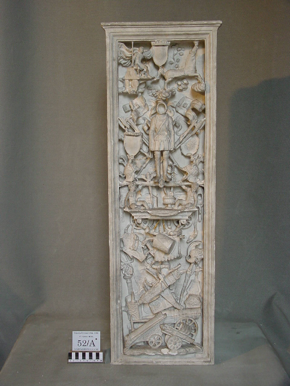 Calco di lastra con carro trionfale ed allegorie militari del monumento di Gaston de Foix (lastra, altorilievo) di Pierotti, Pietro (terzo quarto sec. XIX)