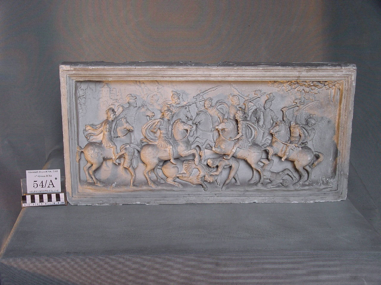Calco di lastra con battaglia tra soldati a cavallo del monumento di Gaston de Foix (lastra, altorilievo) di Pierotti, Pietro (terzo quarto sec. XIX)