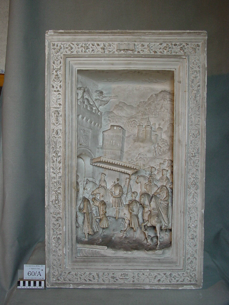 Calco di rilievo con l'entrata di Gaston de Foix a Bologna del monumento di Gaston de Foix (lastra, altorilievo) di Pierotti, Pietro (terzo quarto sec. XIX)