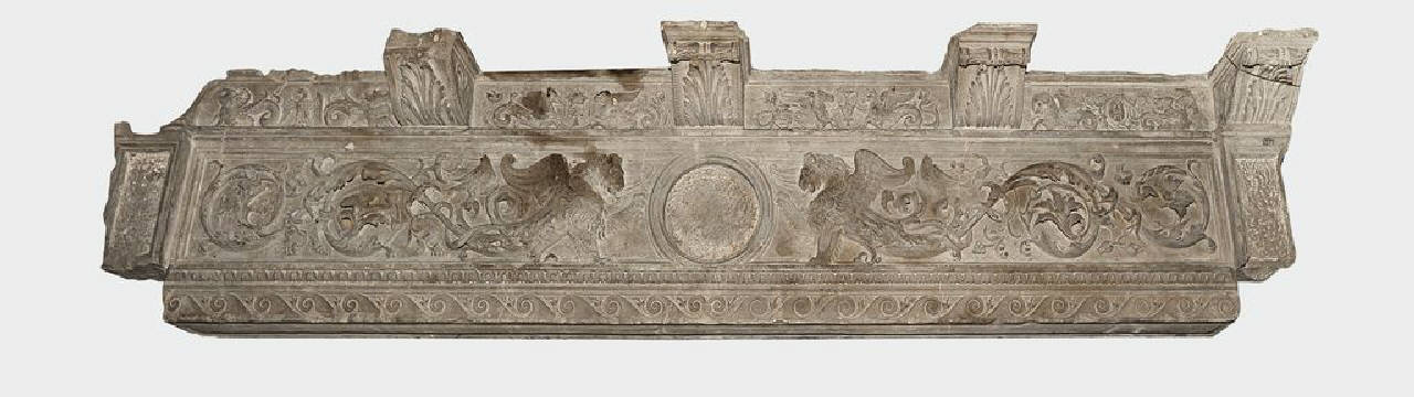 Frontale di camino (frontale) di Scultore - ambito italiano (secondo quarto sec. XVI)